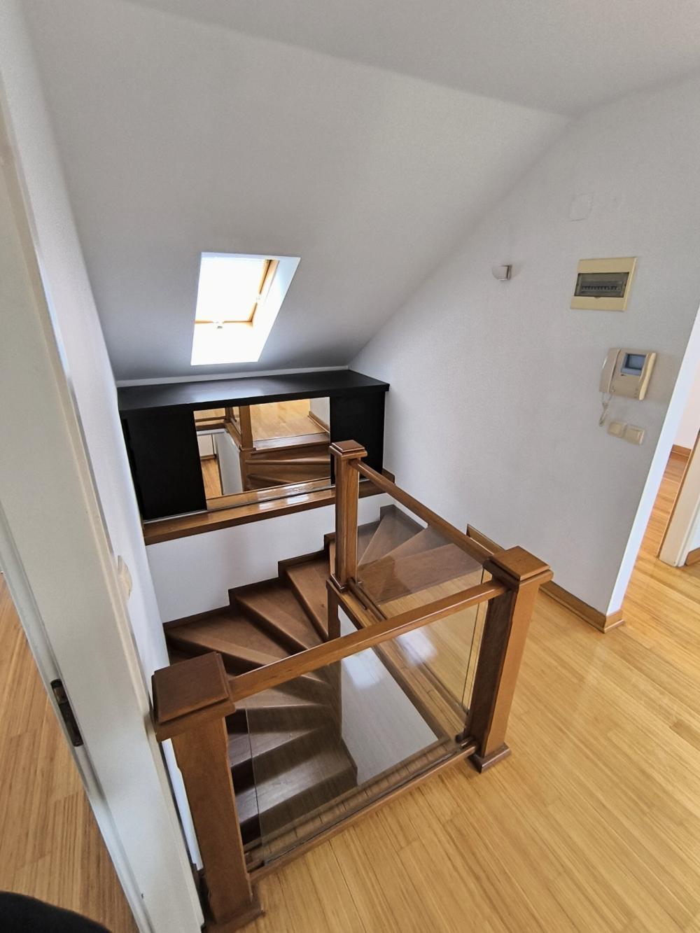 Stan na prodaju u Beogradu, Vračar (Hram), troiposoban, 86m2, cena 292000 evra