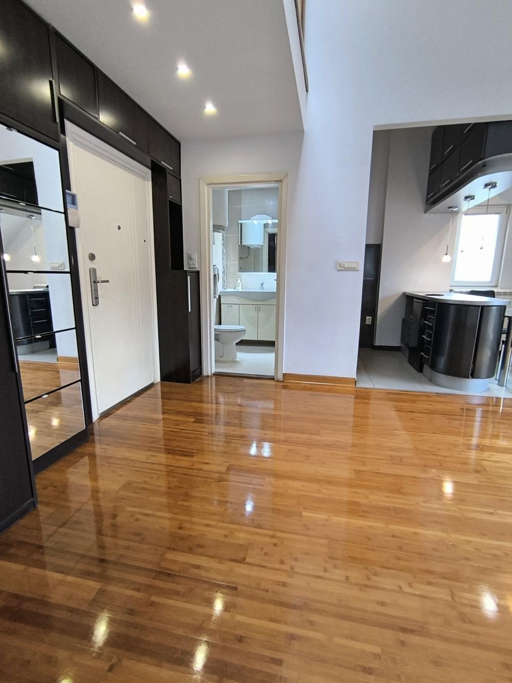 Stan na prodaju u Beogradu, Vračar (Hram), troiposoban, 86m2, cena 292000 evra