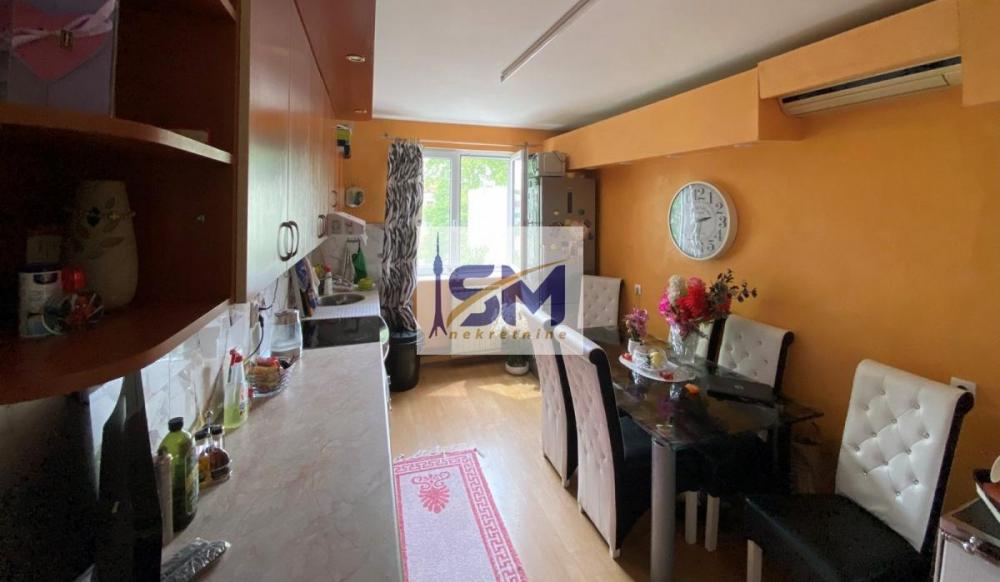 Stan na prodaju u Beogradu, Borča, dvosoban, 51m2, cena 45000 evra