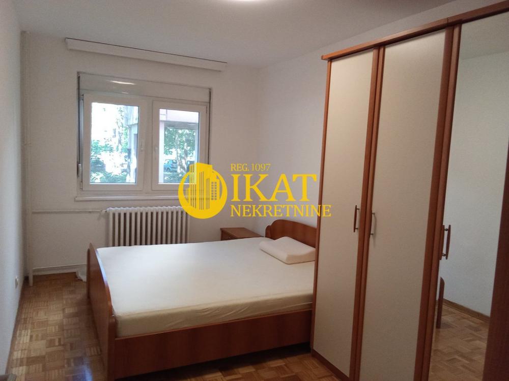 Stan na prodaju u Beogradu, Novi Beograd, troiposoban, 84m2, cena 254000 evra