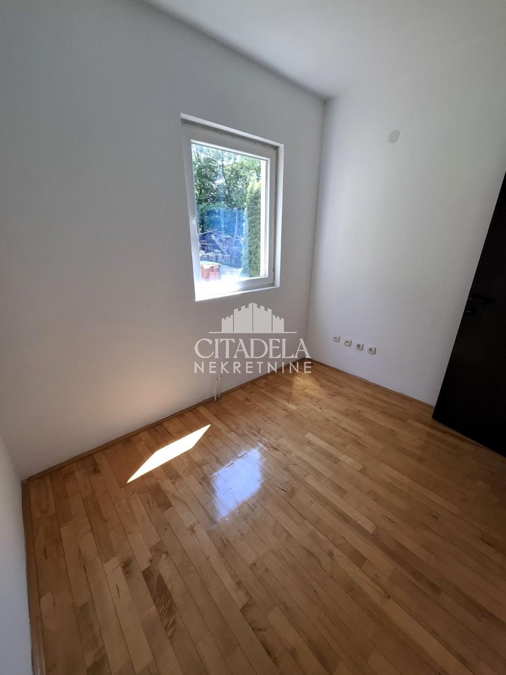 Stan na prodaju u Beogradu, Rakovica, jednoiposoban, 36m2, cena 74000 evra