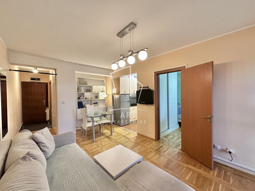 Stan na prodaju u Beogradu, Zvezdara, jednoiposoban, 41m2, cena 97000 evra