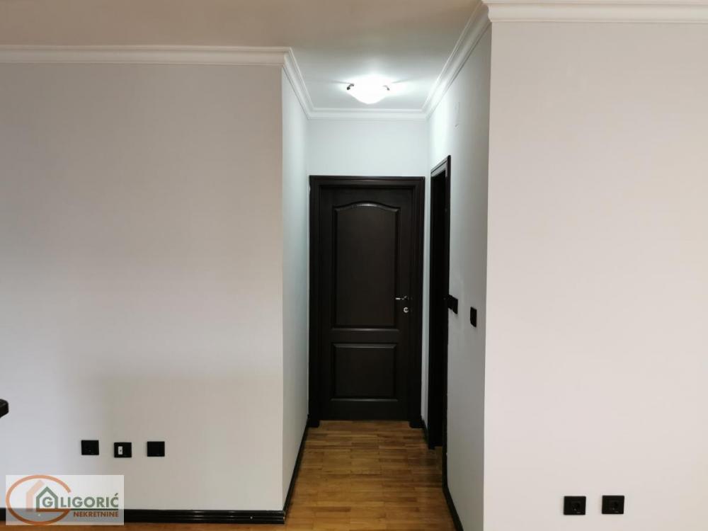 Stan na prodaju u Beogradu, Autokomanda, dvosoban, 56m2, cena 159600 evra