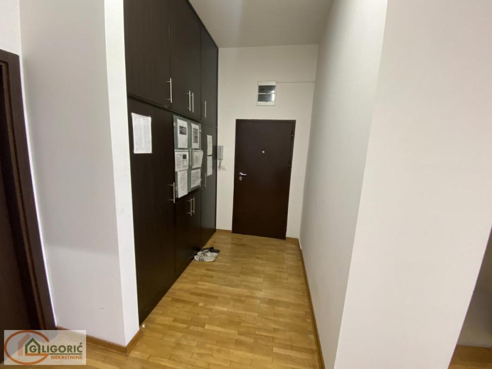 Stan na prodaju u Beogradu, Braće Jerković, trosoban, 82m2, cena 210000 evra