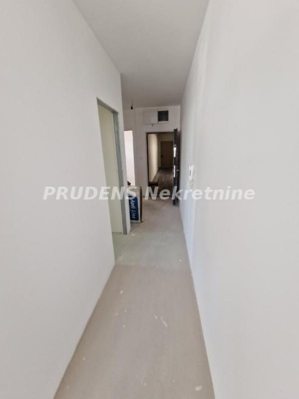 Stan na prodaju u Beogradu, Dušanovac, dvoiposoban, 54m2, cena 162000 evra