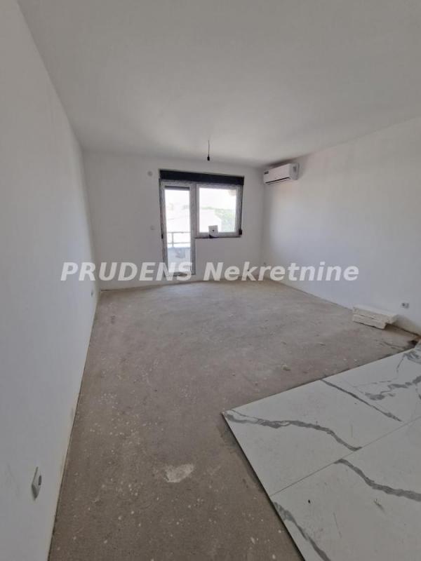 Stan na prodaju u Beogradu, Dušanovac, dvoiposoban, 54m2, cena 162000 evra