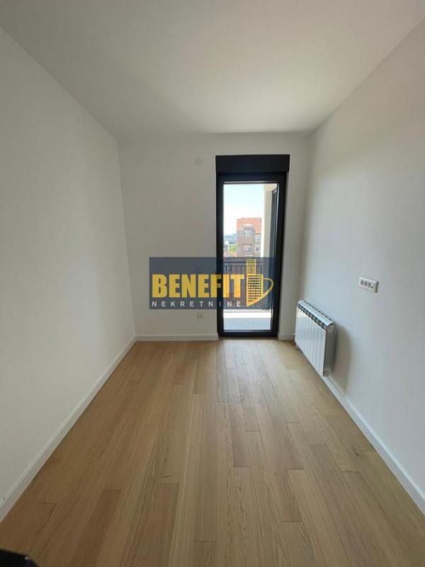 Stan na prodaju u Beogradu, Olimp, trosoban, 76m2, cena 213400 evra