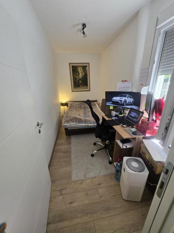 Stan na prodaju u Beogradu, Karaburma, dvoiposoban, 50m2, cena 144900 evra