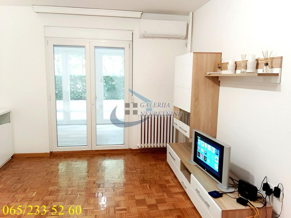 Stan na prodaju u Beogradu, Novi Beograd, troiposoban, 84m2, cena 254000 evra