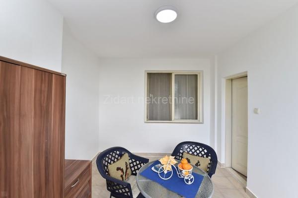 Stan na prodaju u Beogradu, Cerak, cetvorosoban, 53m2, cena 118500 evra