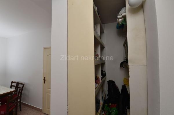 Stan na prodaju u Beogradu, Cerak, cetvorosoban, 53m2, cena 118500 evra