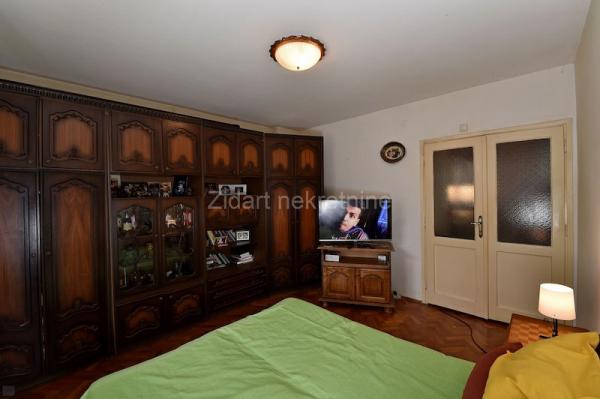 Stan na prodaju u Beogradu, Cerak, cetvorosoban, 53m2, cena 118500 evra
