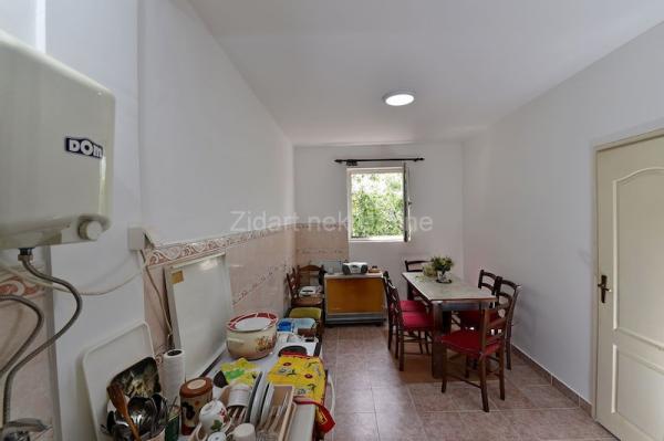 Stan na prodaju u Beogradu, Cerak, cetvorosoban, 53m2, cena 118500 evra