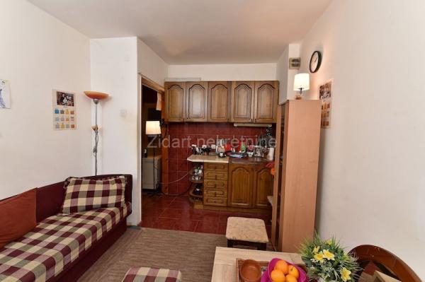 Stan na prodaju u Beogradu, Cerak, cetvorosoban, 53m2, cena 118500 evra