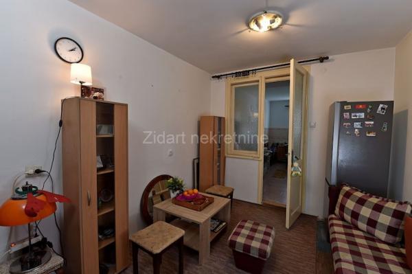 Stan na prodaju u Beogradu, Cerak, cetvorosoban, 53m2, cena 118500 evra