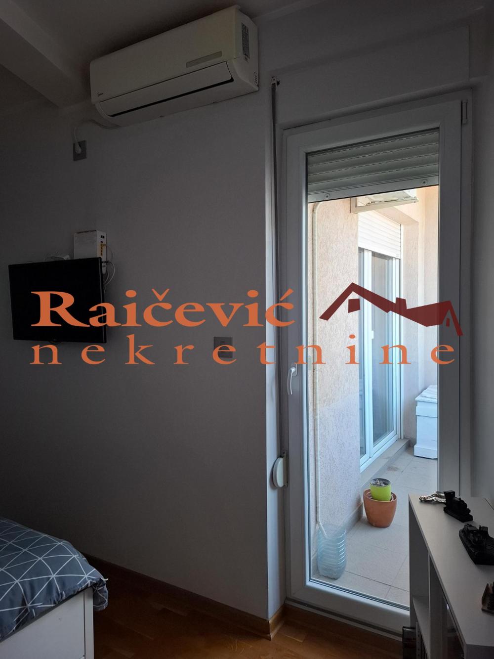Stan na prodaju u Beogradu, Đeram pijaca, trosoban, 88m2, cena 285000 evra
