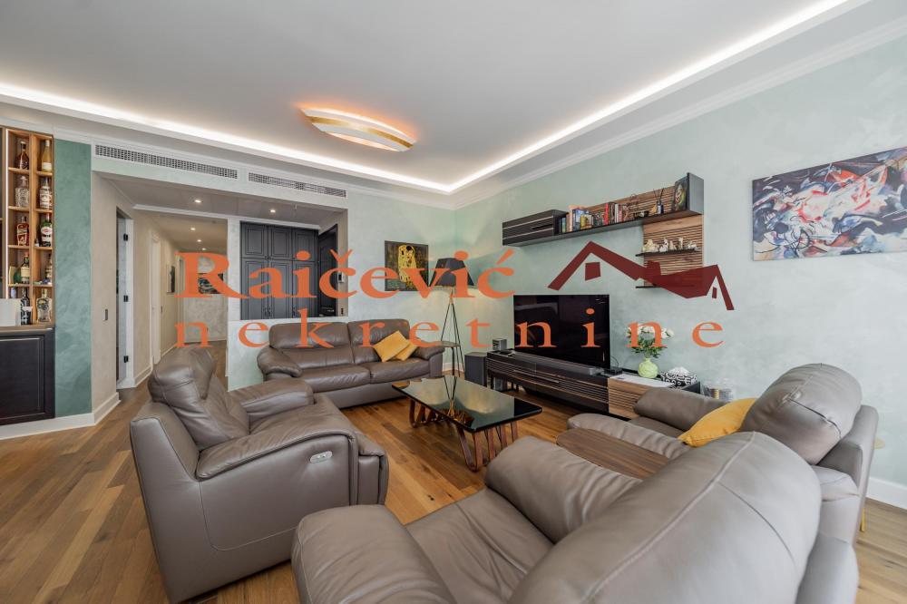 Stan na prodaju u Beogradu, Zemun, trosoban, 102m2, cena 500000 evra