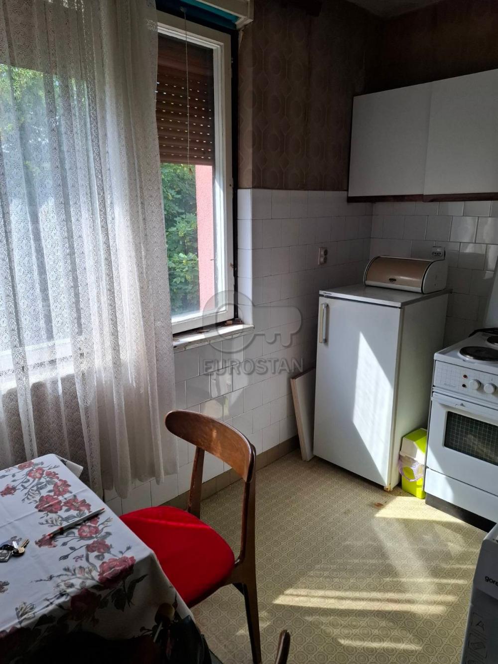Stan na prodaju u Beogradu, Braće Jerković, trosoban, 72m2, cena 185000 evra