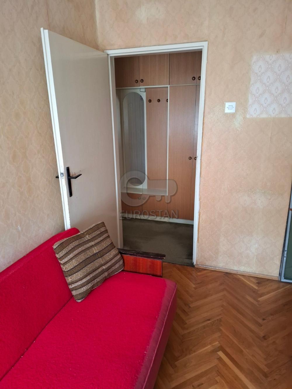 Stan na prodaju u Beogradu, Braće Jerković, trosoban, 72m2, cena 185000 evra