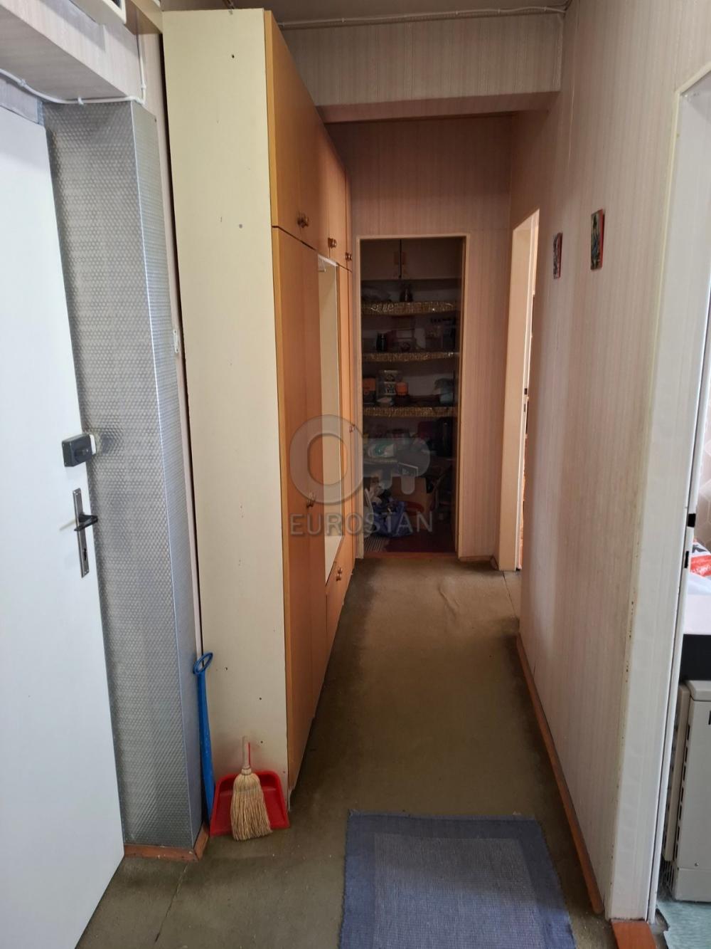 Stan na prodaju u Beogradu, Braće Jerković, trosoban, 72m2, cena 185000 evra