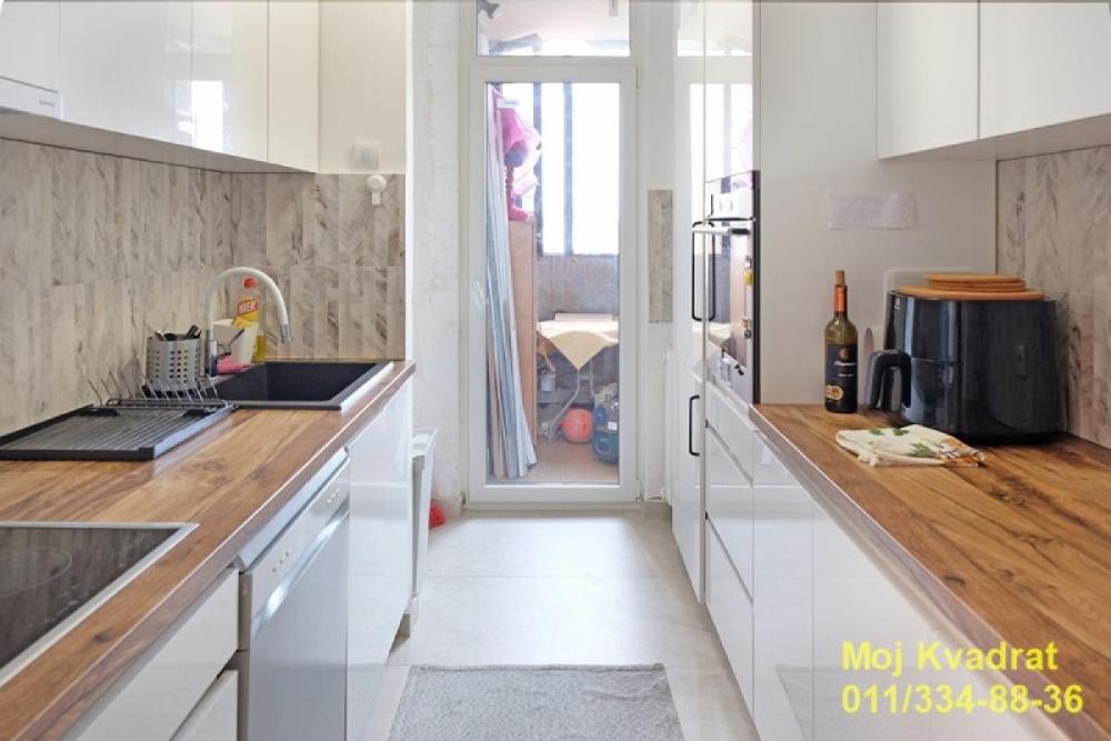 Stan na prodaju u Beogradu, Skojevsko naselje, cetvorosoban, 95m2, cena 239000 evra