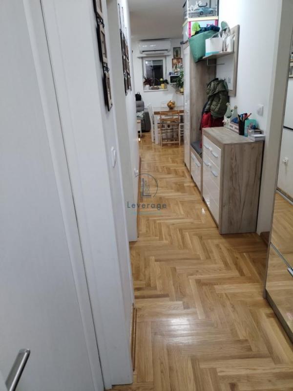 Stan na prodaju u Beogradu, Ledine, dvoiposoban, 60m2, cena 150000 evra