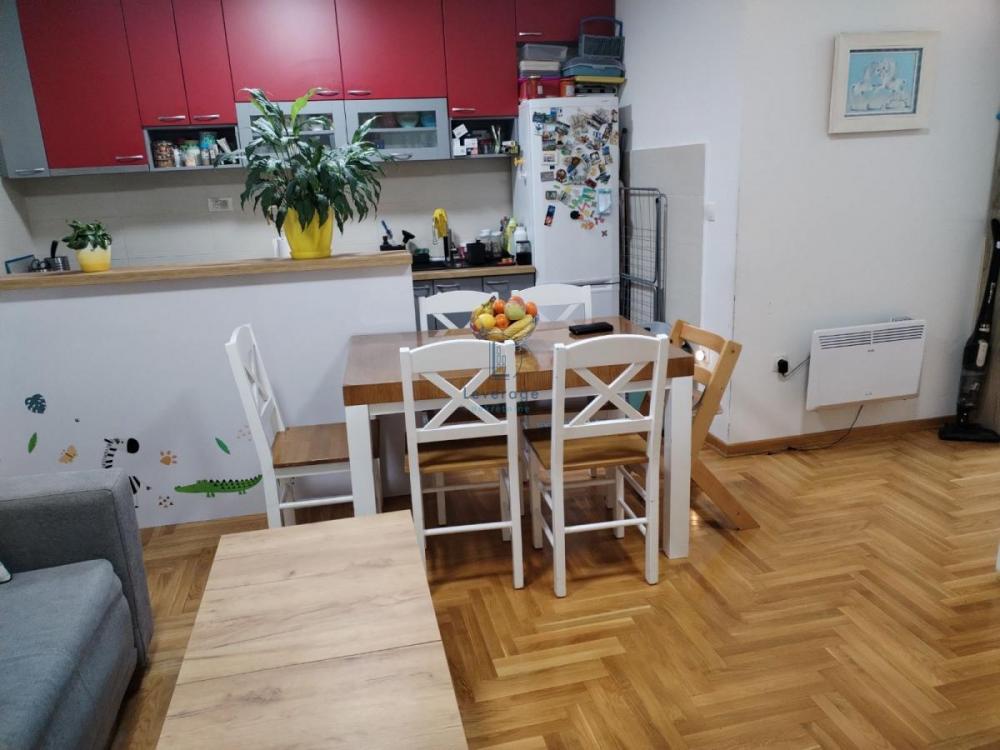 Stan na prodaju u Beogradu, Ledine, dvoiposoban, 60m2, cena 150000 evra