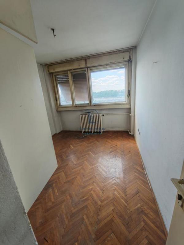 Stan na prodaju u Beogradu, Novi Beograd blok 37, cetvorosoban, 105m2, cena 270000 evra