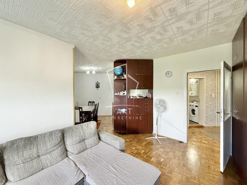 Stan na prodaju u Beogradu, Kumodraž, trosoban, 59m2, cena 168000 evra