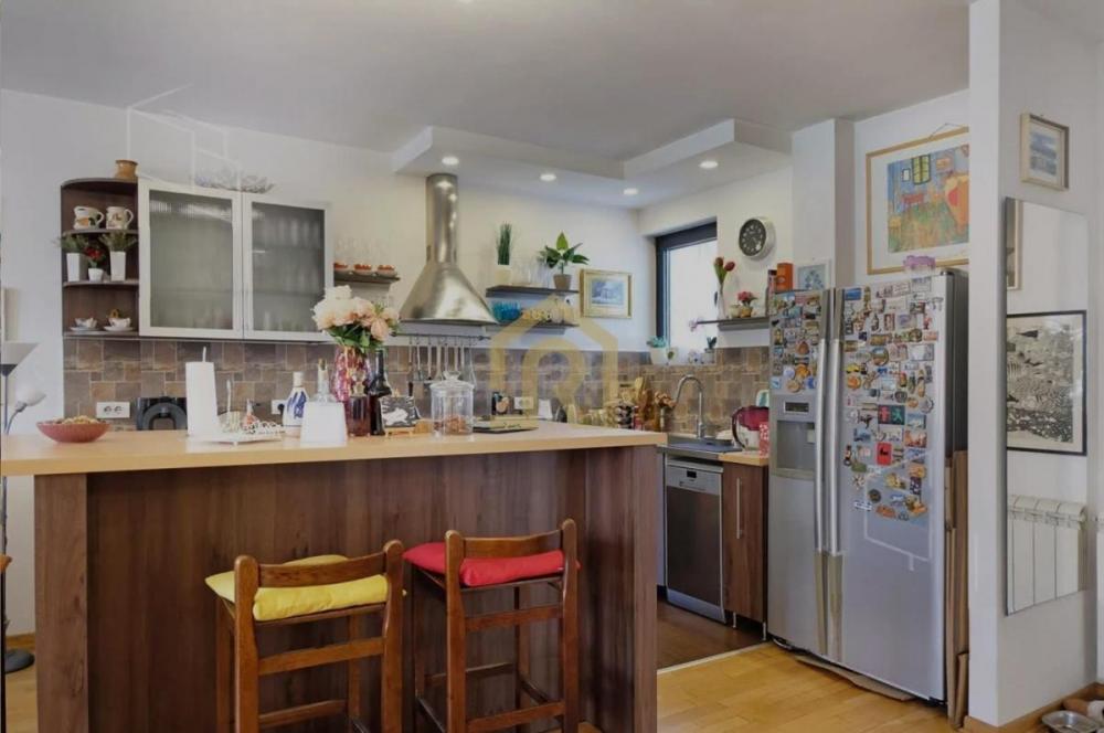 Stan na prodaju u Beogradu, Južni bulevar, trosoban, 101m2, cena 319000 evra