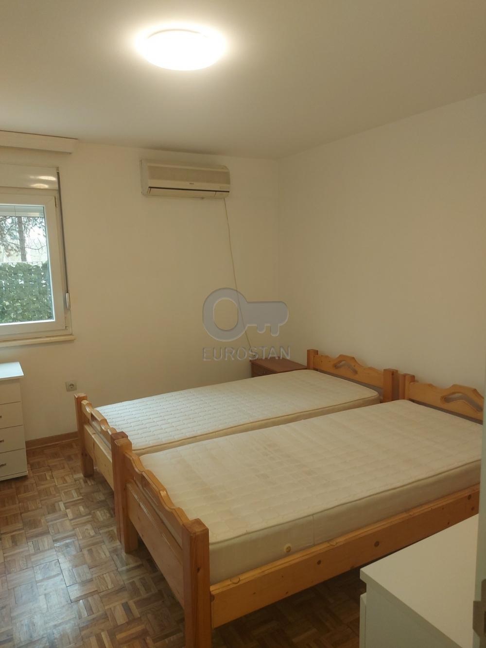 Stan na prodaju u Beogradu, Novi Beograd, cetvorosoban, 84m2, cena 254000 evra