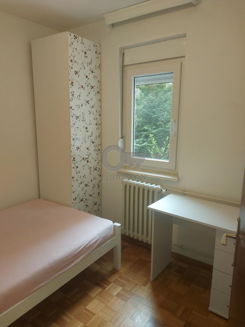 Stan na prodaju u Beogradu, Novi Beograd, cetvorosoban, 84m2, cena 254000 evra