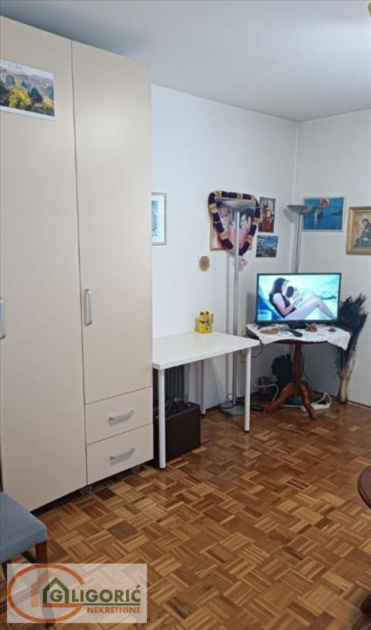 Stan na prodaju u Beogradu, Žarkovo, troiposoban, 101m2, cena 270000 evra