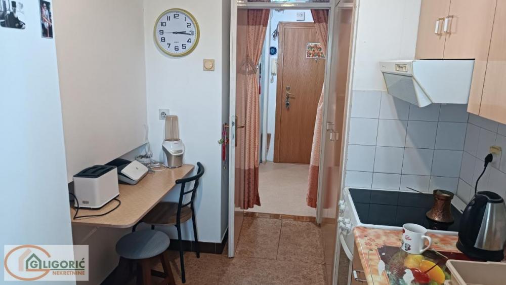 Stan na prodaju u Beogradu, Žarkovo, troiposoban, 101m2, cena 270000 evra