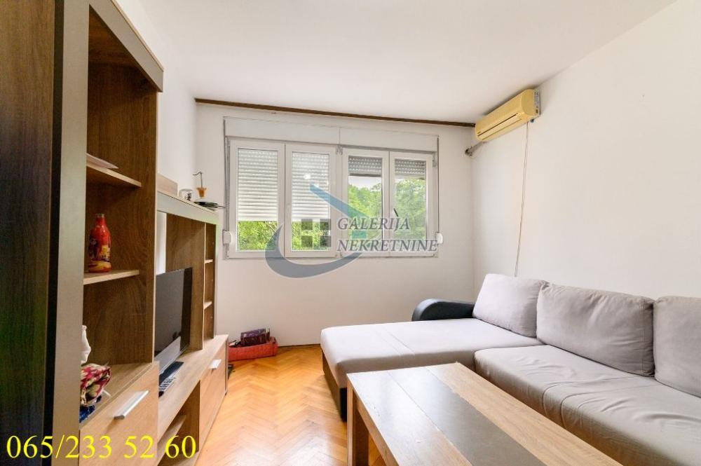 Stan na prodaju u Beogradu, Karaburma, trosoban, 66m2, cena 157000 evra