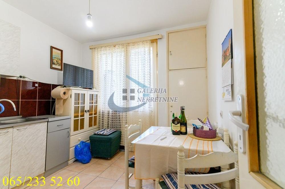 Stan na prodaju u Beogradu, Karaburma, trosoban, 66m2, cena 165000 evra