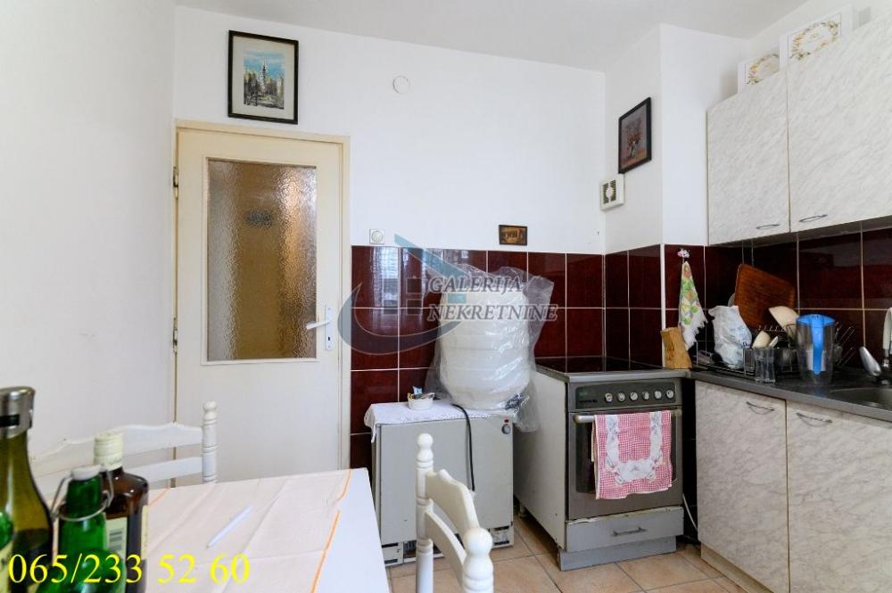 Stan na prodaju u Beogradu, Karaburma, trosoban, 66m2, cena 165000 evra