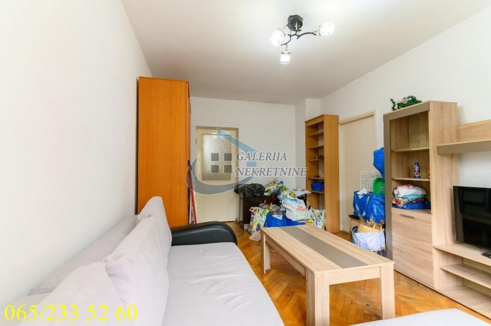 Stan na prodaju u Beogradu, Karaburma, trosoban, 66m2, cena 165000 evra