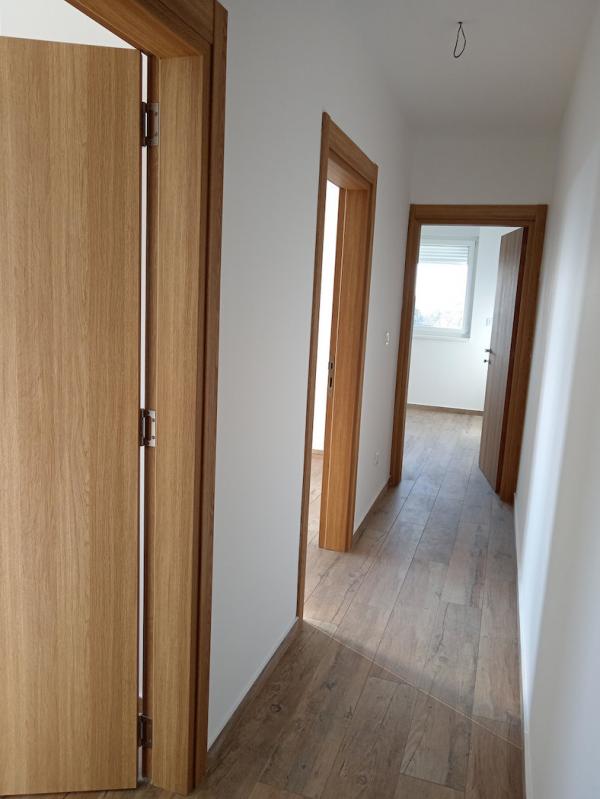 Stan na prodaju u Beogradu, Zemun centar, cetvorosoban, 71m2, cena 210000 evra