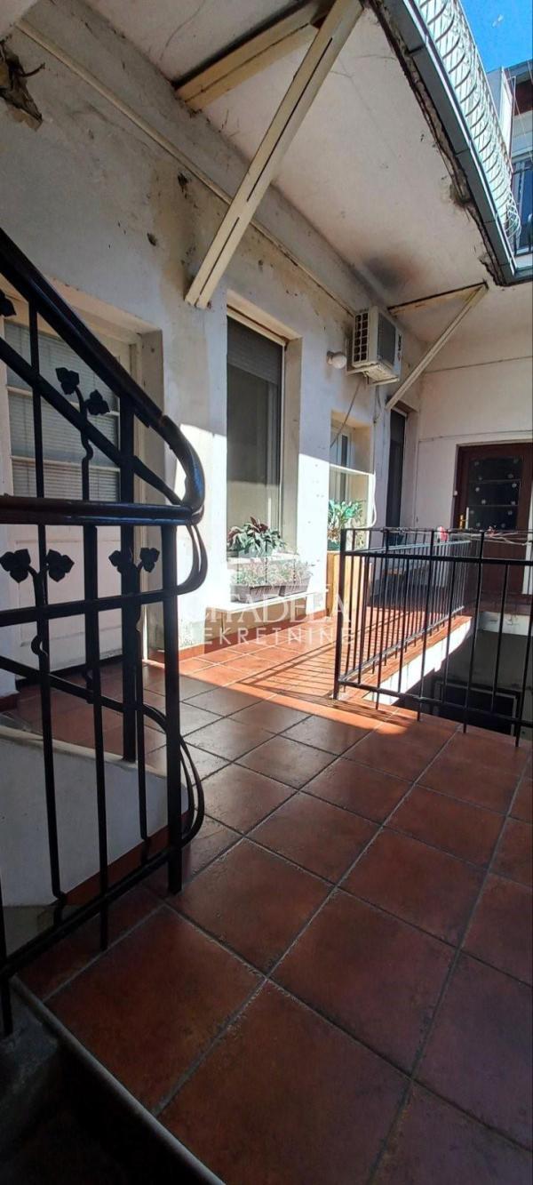 Stan na prodaju u Beogradu, Stari grad, dvoiposoban, 54m2, cena 180000 evra
