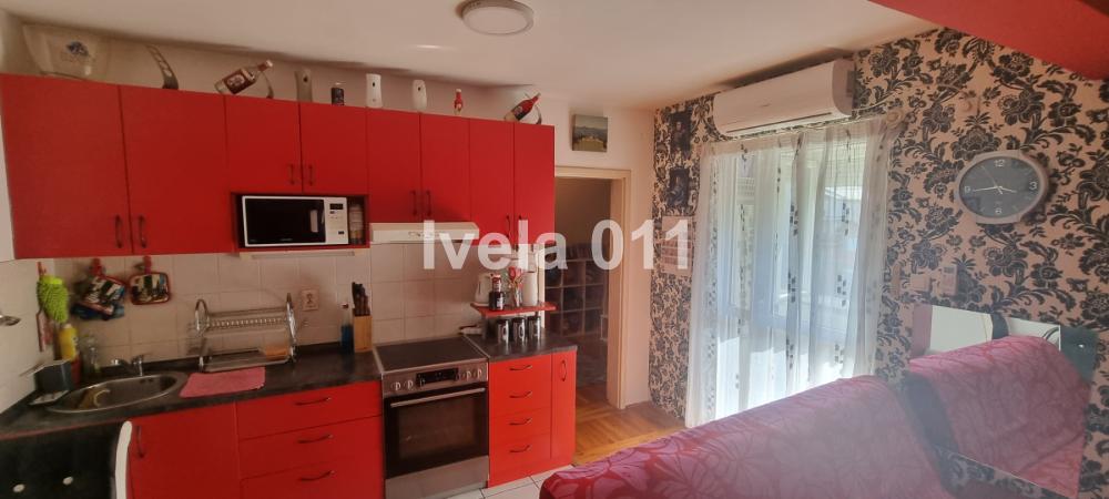 Stan na prodaju u Beogradu, Petlovo brdo, dvoiposoban, 63m2, cena 85000 evra
