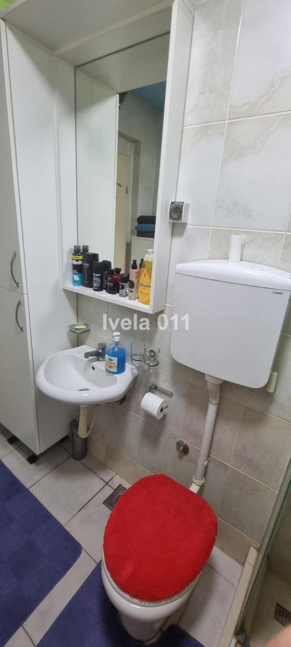 Stan na prodaju u Beogradu, Petlovo brdo, dvoiposoban, 63m2, cena 85000 evra