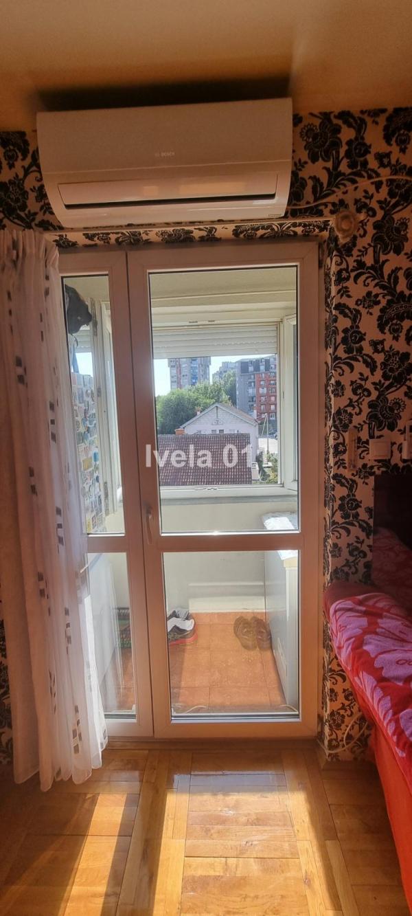 Stan na prodaju u Beogradu, Petlovo brdo, dvoiposoban, 63m2, cena 85000 evra