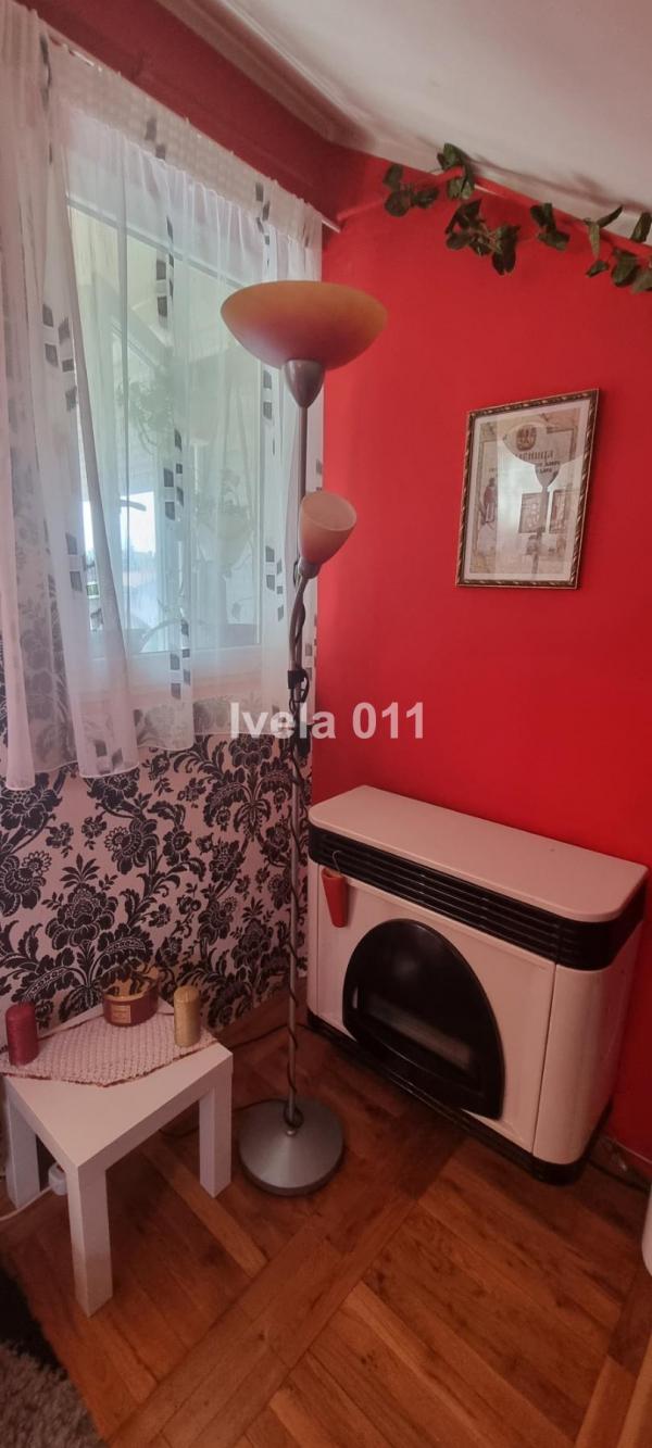 Stan na prodaju u Beogradu, Petlovo brdo, dvoiposoban, 63m2, cena 85000 evra