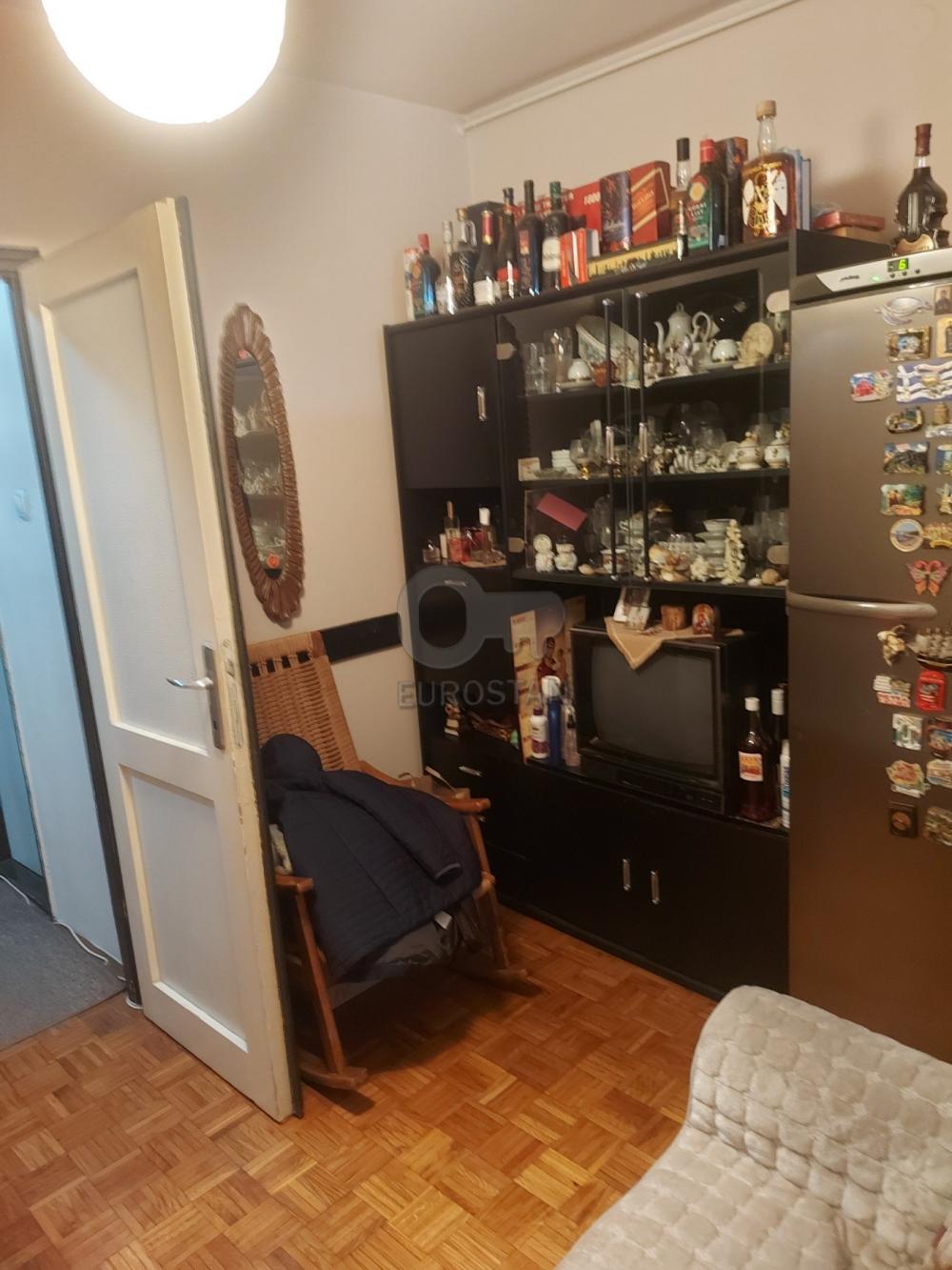 Stan na prodaju u Beogradu, Novi Beograd, troiposoban, 82m2, cena 268000 evra