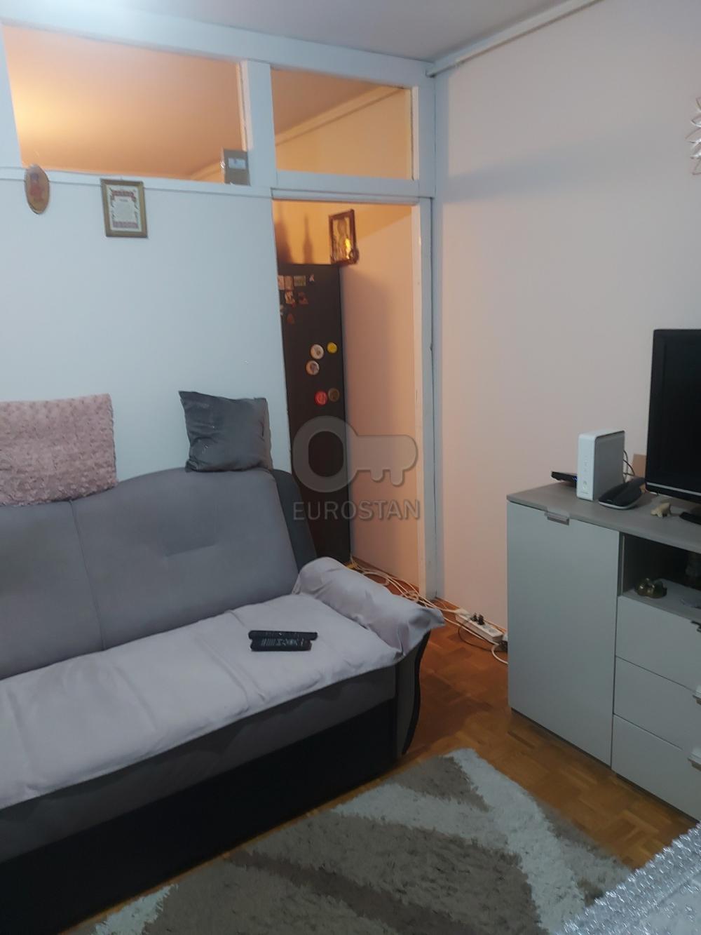 Stan na prodaju u Beogradu, Novi Beograd, troiposoban, 82m2, cena 268000 evra