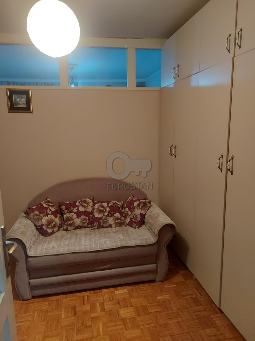 Stan na prodaju u Beogradu, Novi Beograd, troiposoban, 82m2, cena 268000 evra