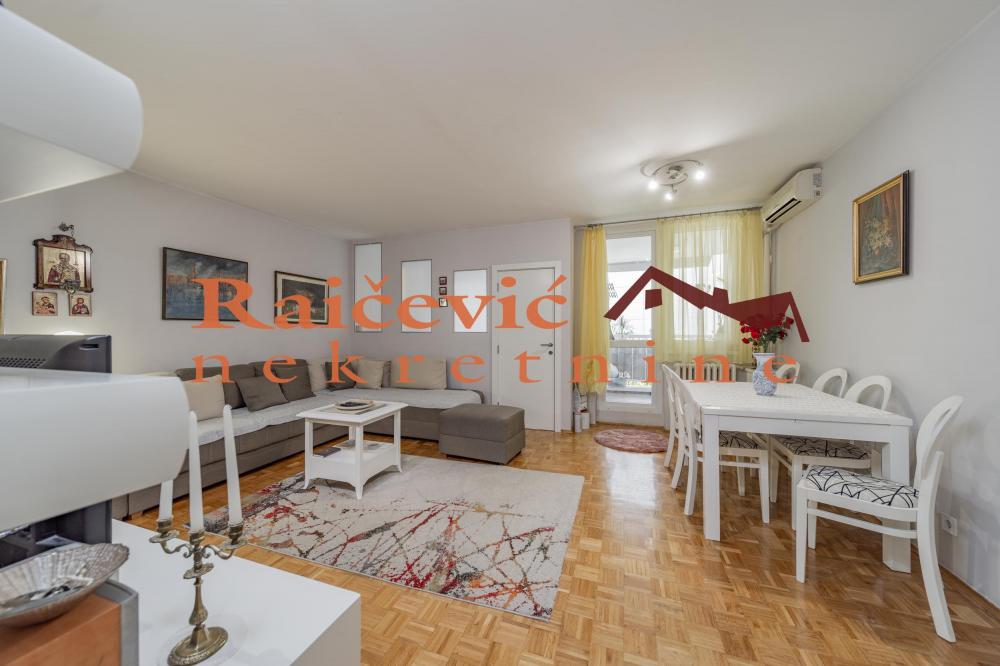 Stan na prodaju u Beogradu, Voždovac, trosoban, 66m2, cena 216000 evra