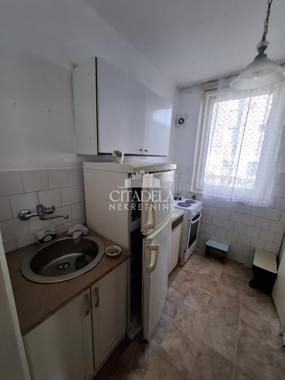 Stan na prodaju u Beogradu, Petlovo brdo, dvosoban, 56m2, cena 110000 evra
