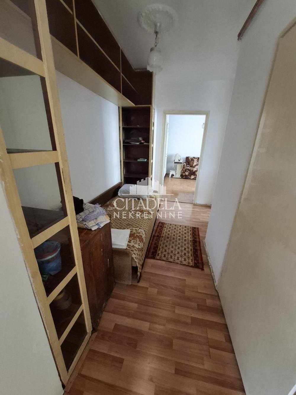 Stan na prodaju u Beogradu, Petlovo brdo, dvosoban, 56m2, cena 110000 evra